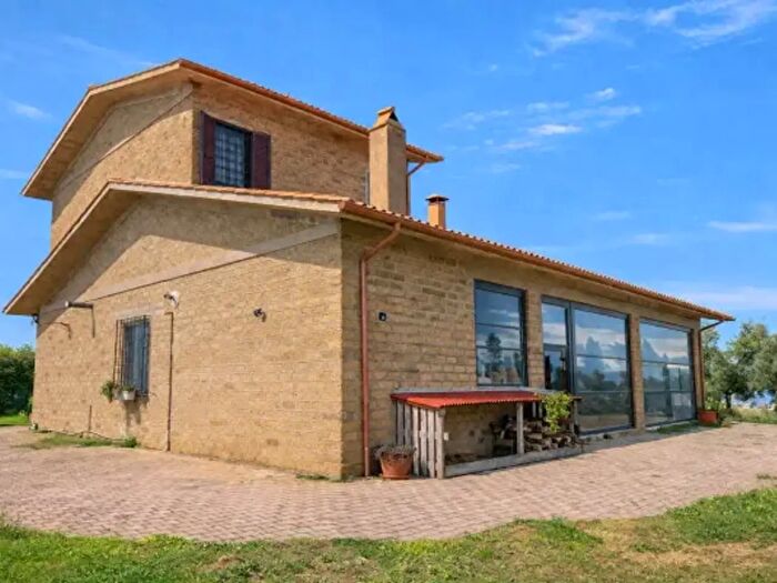 Casa con 6 locali in vendita in Strada Castiglione, Viterbo