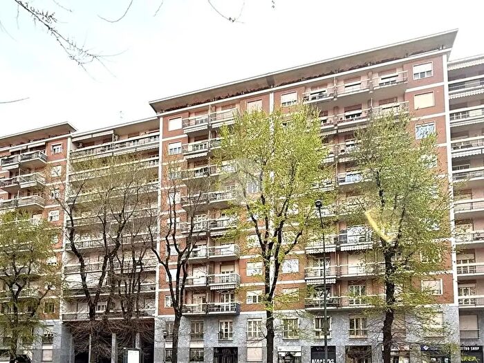 Appartamento trilocale in vendita in Corso Trapani, Torino