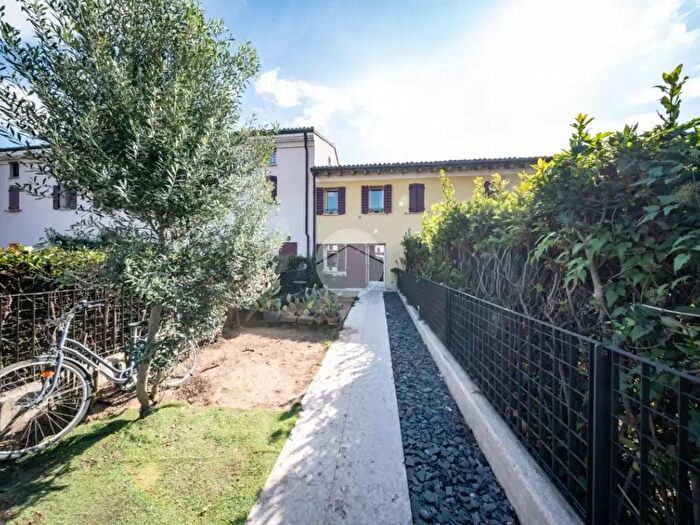 Appartamento trilocale in vendita in Via Leopoldo Pilla, Mantova