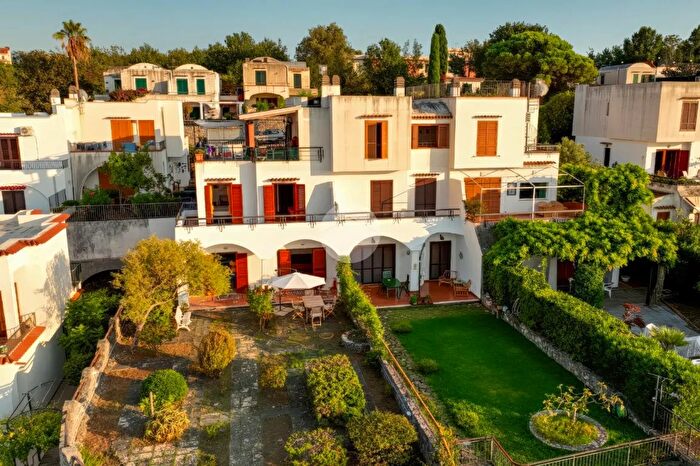 Casa con 5 locali in vendita in Contrada Gioffa, San Nicola Arcella