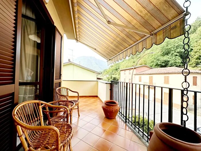 Appartamento con 6 locali in vendita in Barga