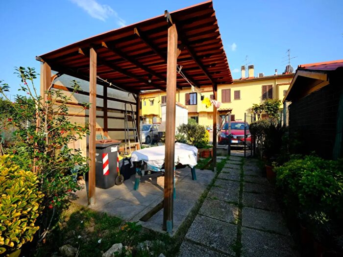 Casa quadrilocale in vendita in Campi Bisenzio
