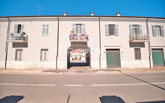 Appartamento trilocale in vendita in Via Francesco Donato, Vercelli