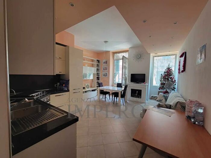 Appartamento trilocale in vendita in Via Metella, Ventimiglia