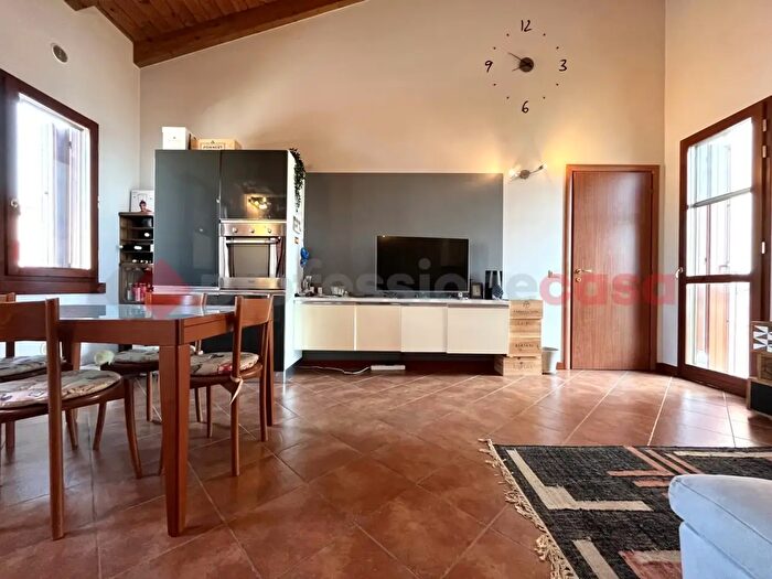 Appartamento trilocale in vendita in Erbe'