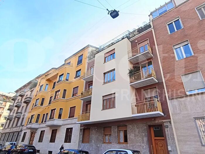 Appartamento trilocale in vendita in Via col del Rosso, Milano