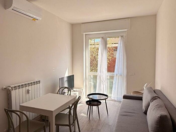 Appartamento trilocale in affitto in Via Leopoldo Sabbatini, Bocconi, Milano