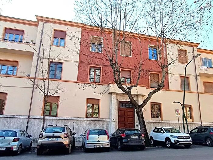 Appartamento con 7 locali in vendita in Viale Giovanni Bovio, Teramo