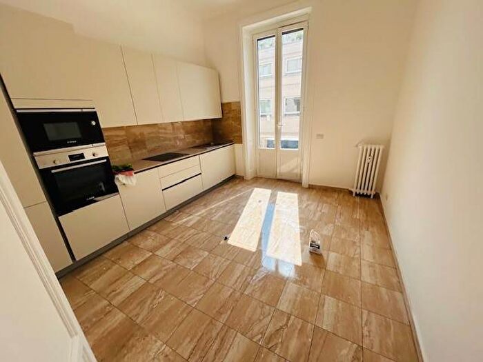 Appartamento con 5 locali in affitto in Piazza Santa Maria Beltrade, Duomo, Milano