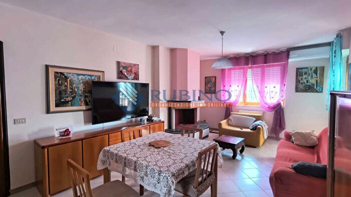 Appartamento quadrilocale in vendita in Via della Resistenza, Castellana Grotte