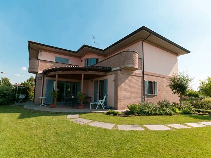 Casa con 5 locali in vendita in Gossolengo