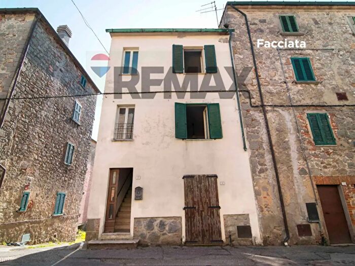 Appartamento con 5 locali in vendita in Piazza Roma, Roccastrada