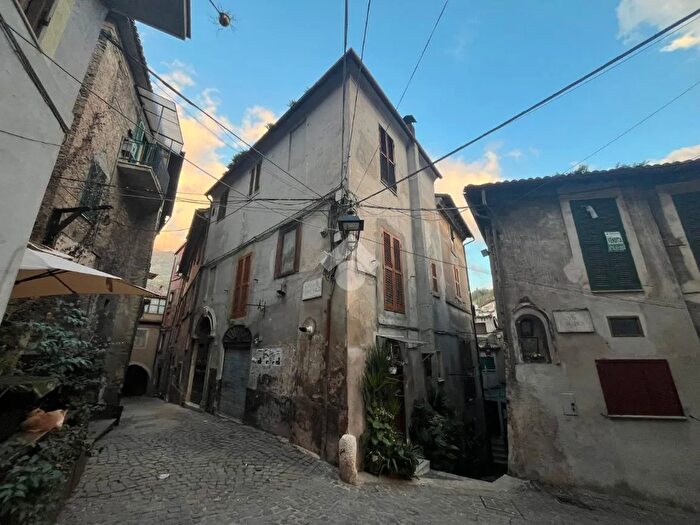 Appartamento trilocale in vendita in Via Fabio Filzi, Subiaco