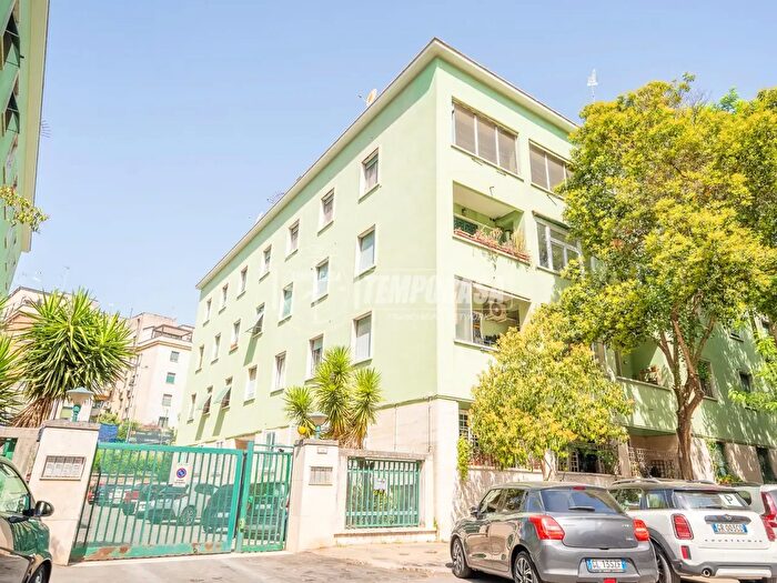 Appartamento trilocale in vendita in Via Apuania, Roma