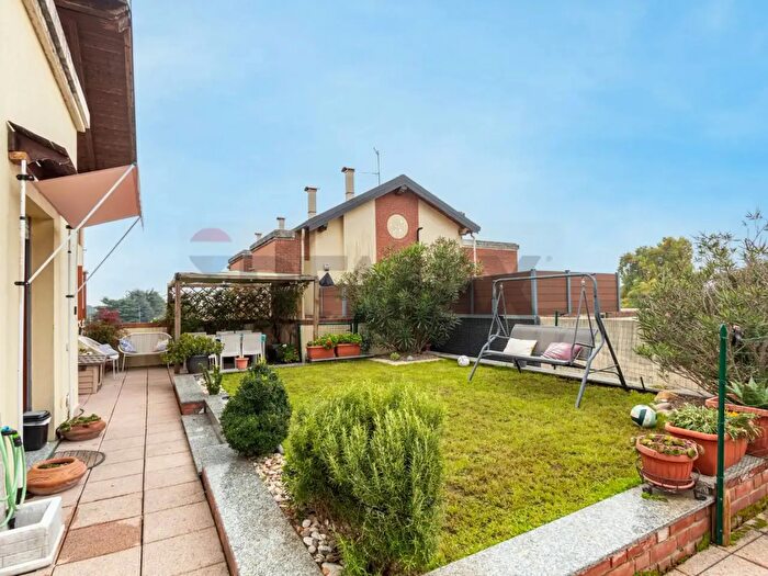 Appartamento trilocale in vendita in Piazza E Montale, Gorla Minore