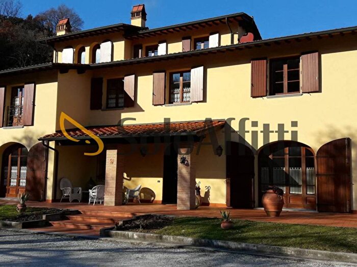 Casa quadrilocale in affitto in Via LUNGOMONTE, Santa Maria a Monte