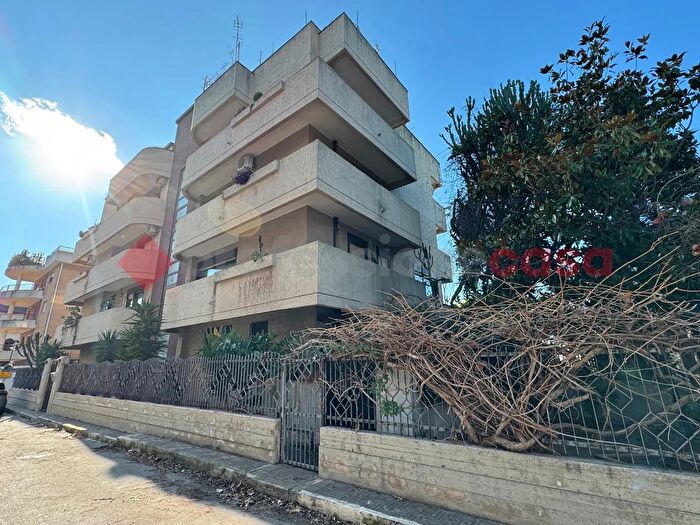 Appartamento con 6 locali in vendita in Via delle Ceramiche, Taranto