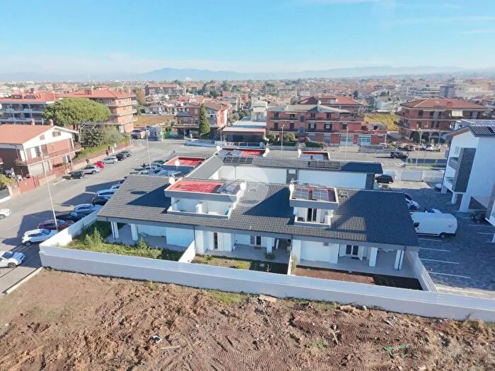 Casa quadrilocale in vendita in Via Lucrezia Romana, Ciampino