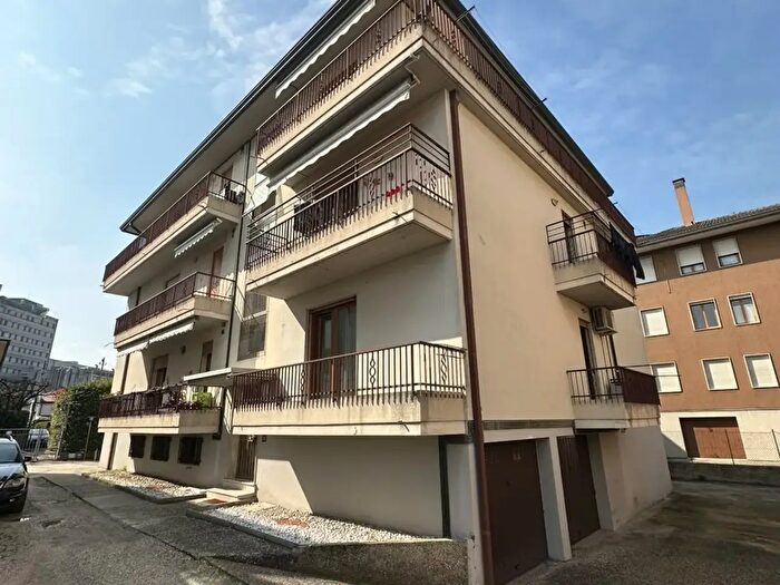 Appartamento quadrilocale in affitto in Padova