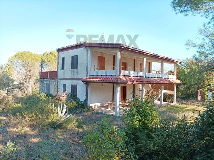 Casa con 9 locali in vendita in Cugnoli