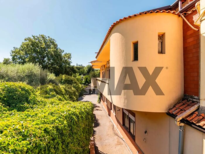 Casa con 20 locali in vendita in Adrano