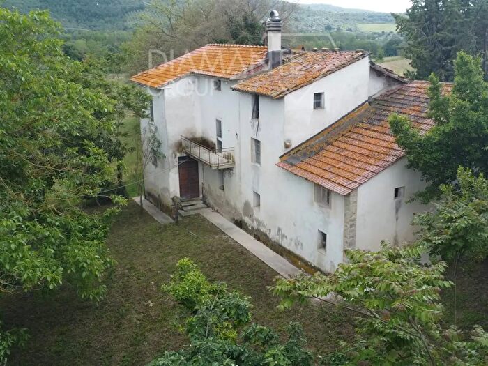 Casa con 12 locali in vendita in Panicale
