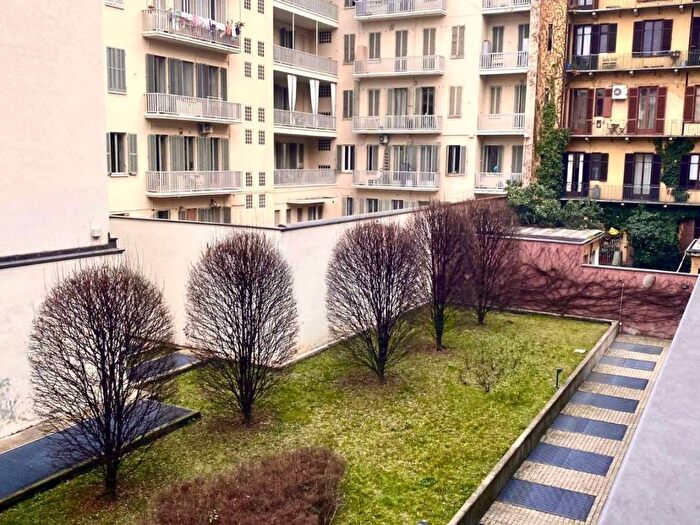 Appartamento trilocale in affitto in San Salvario Baretti, Torino