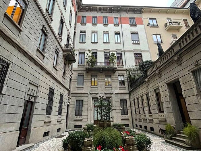 Appartamento bilocale in affitto in Viale Bianca Maria, Palestro, Milano