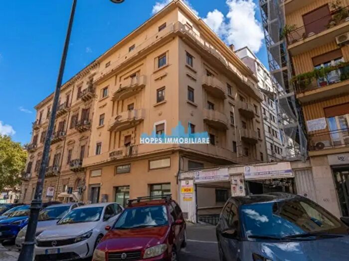 Appartamento con 5 locali in vendita in Via Agrigento, Palermo