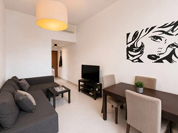 Appartamento trilocale in affitto in Alzaia Naviglio Pavese, Navigli Darsena, Milano