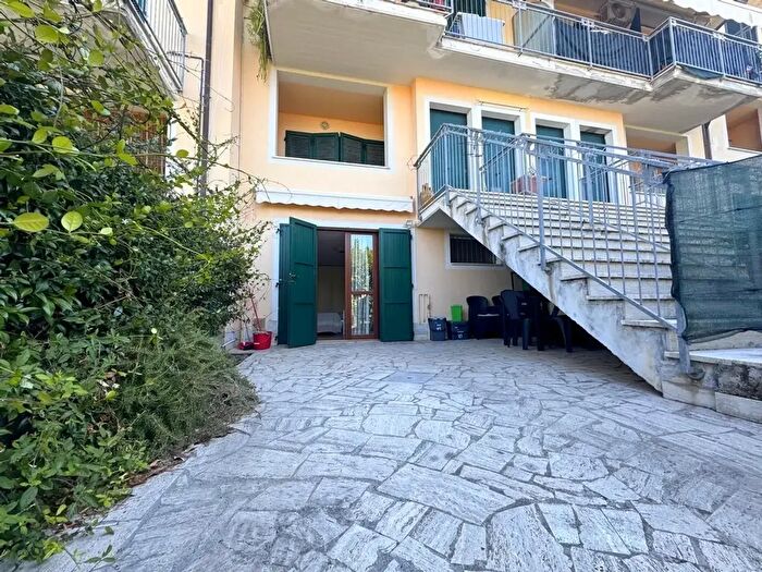 Appartamento trilocale in vendita in Massarosa
