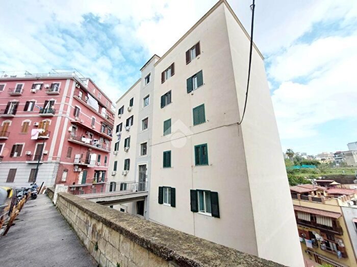 Appartamento quadrilocale in vendita in Via Pandolfo Collenuccio, Napoli