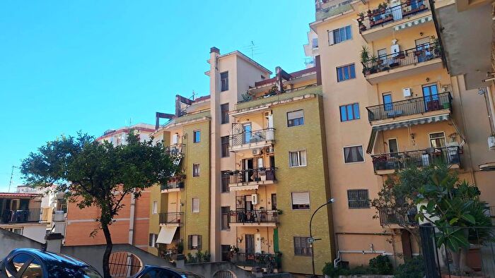 Appartamento quadrilocale in affitto in Vico delle Nocelle, Napoli