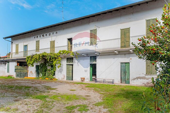 Appartamento con 5 locali in vendita in Fornasari, Cairate