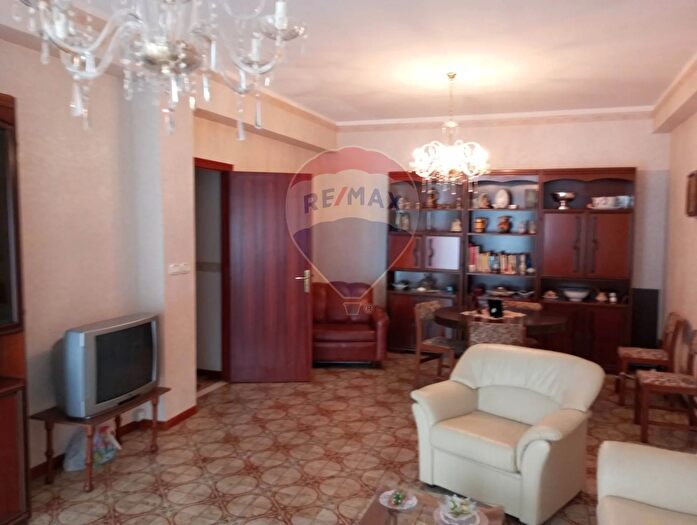 Appartamento con 5 locali in vendita in Via Salvatore Petronio Russo, Adrano