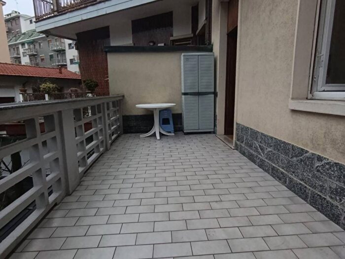 Casa quadrilocale in affitto in Via Punta Licosa, Musocco, Milano