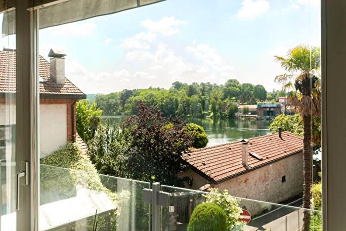 Appartamento con 5 locali in vendita in Via Novembre, Sesto Calende