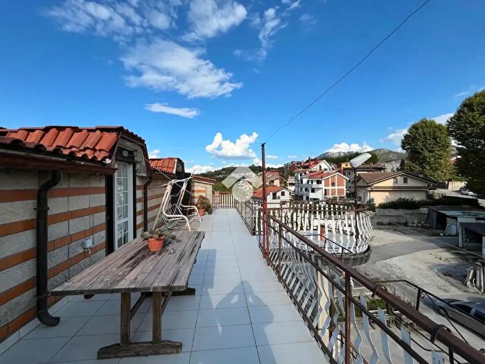 Appartamento quadrilocale in vendita in Via Crocefisso, San Potito Ultra