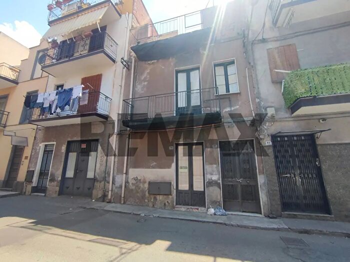 Casa con 7 locali in vendita in Paterno'