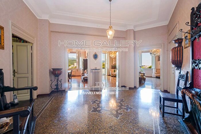 Appartamento con 6 locali in vendita in Piazza Daniele Manin, Vittoria