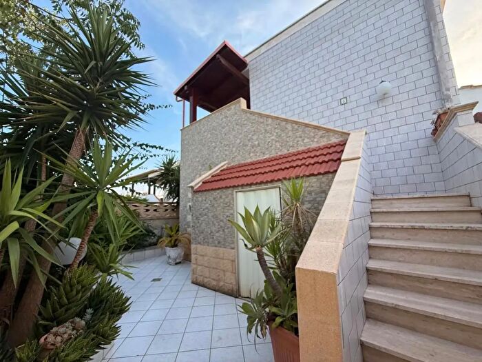 Appartamento trilocale in vendita in Via Repubblica di Amalfi Snc, Maruggio