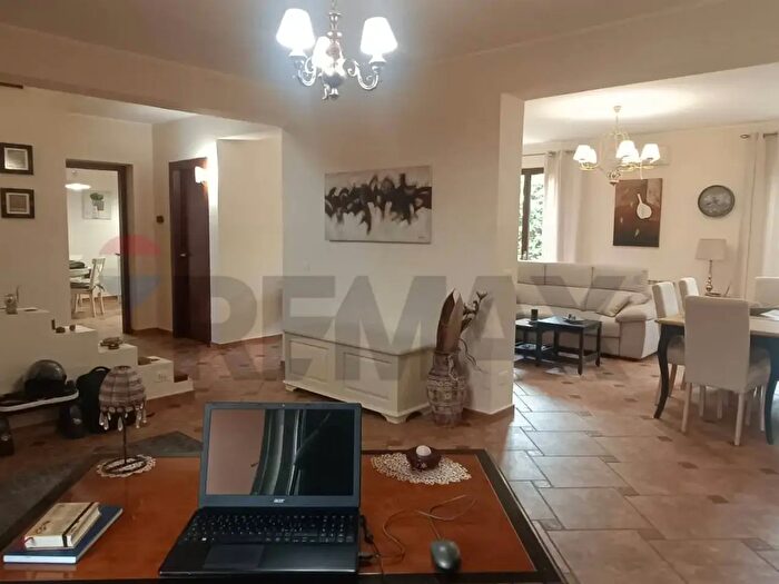 Casa con 5 locali in vendita in Siracusa
