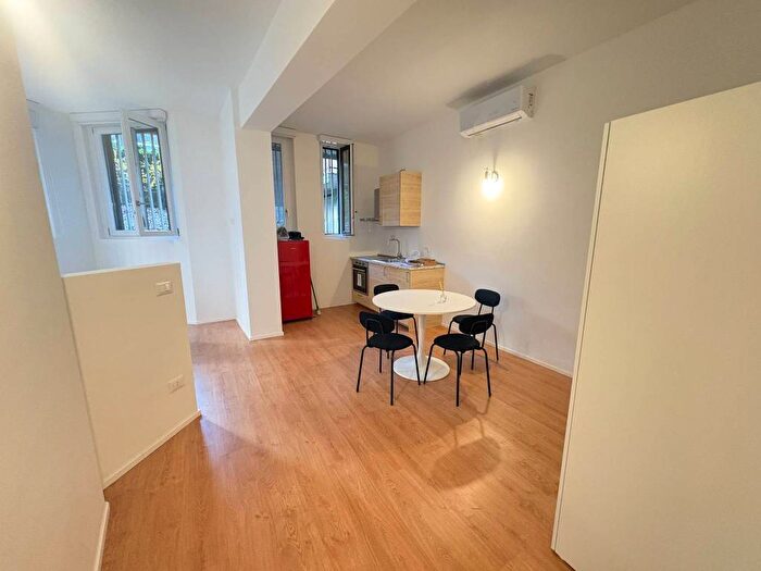 Appartamento monolocale in affitto in Via Lorenteggio, Giambellino, Milano