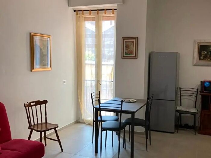 Appartamento quadrilocale in affitto in Via Tavazzano, Milano