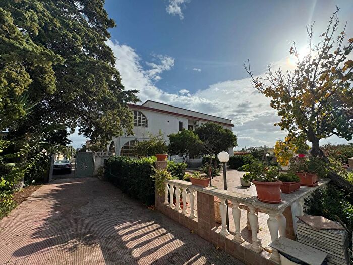 Appartamento quadrilocale in vendita in Viale Kennedy Gandoli Leporano Taranto, Leporano