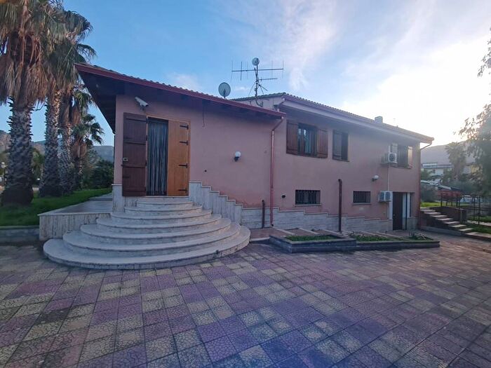 Casa quadrilocale in affitto in Villagrazia di Carini, Carini