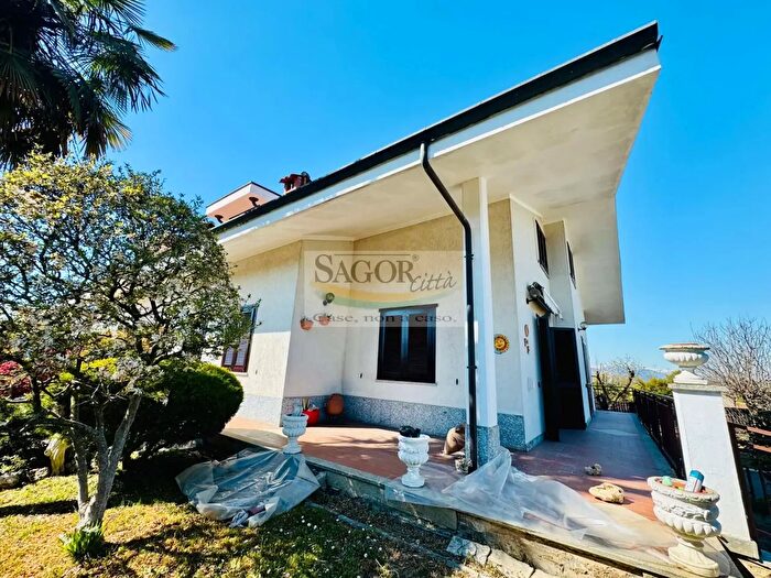 Casa con 6 locali in vendita in Via Stazione, Airasca