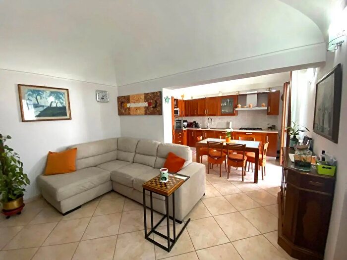 Appartamento con 5 locali in vendita in Via San Pietro, Trino