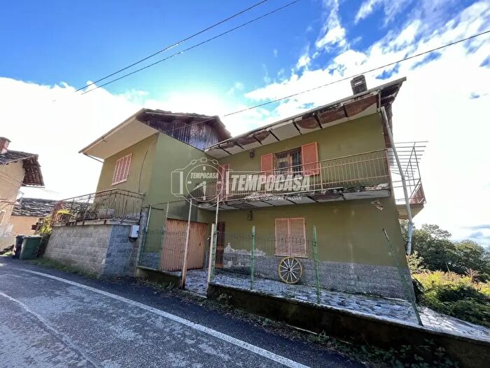 Casa quadrilocale in vendita in Via Castelnuovo Nigra Via Zerbini, Castelnuovo Nigra