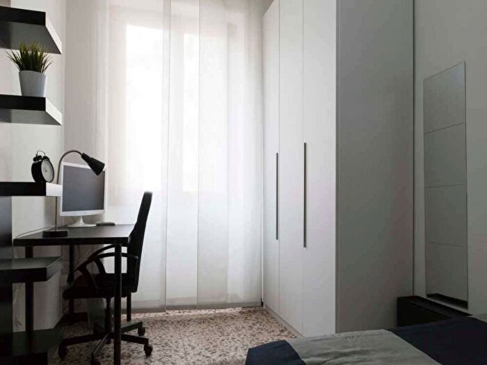 Appartamento con 6 locali in affitto in Viale Nazario Sauro, Isola, Milano